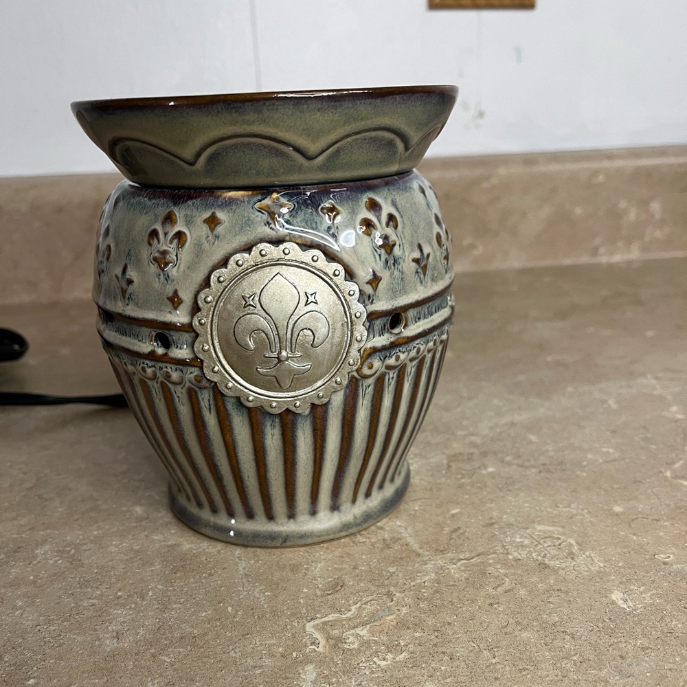 Scentsy Charlemagne Wax Warmer